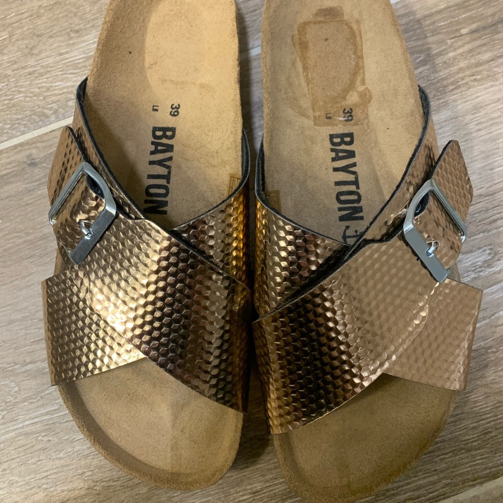 39 BAYTON || Gold and Shiny Slip On Buckle Sandals - Picture 3 of 4